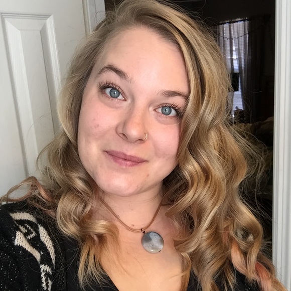 Meet your Posher, Nikki - Picture 1 of 1